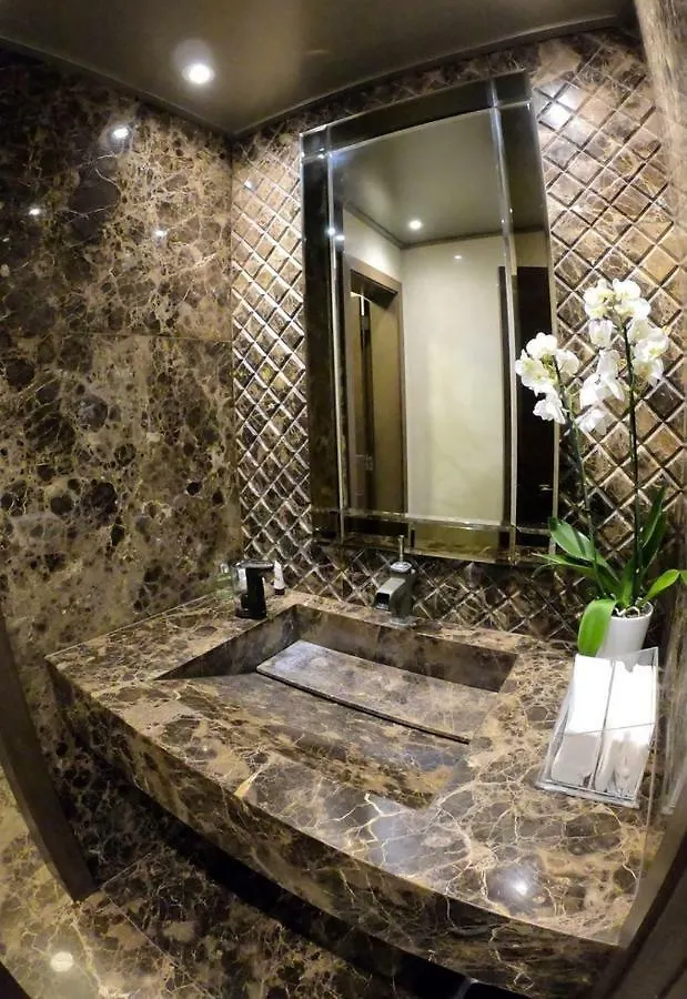 Eden Hotel Beirut 4*,